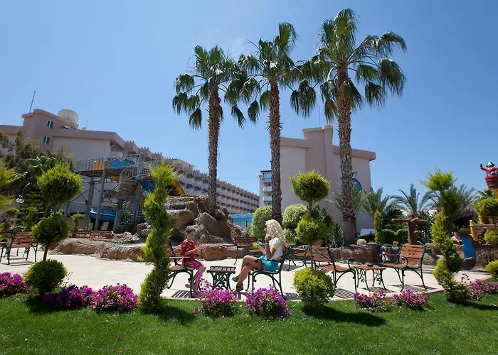 Lonicera WorldResort Hotel